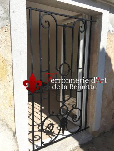 grilles en fer plain pour fenetre et portes Aix en Provence Bouches du Rhone
